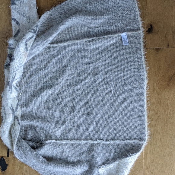 Fuzzy knit women's cardigan size xs. - Picture 8 of 8